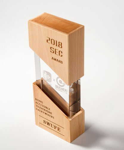 Momentus Glass And Wood Trophy