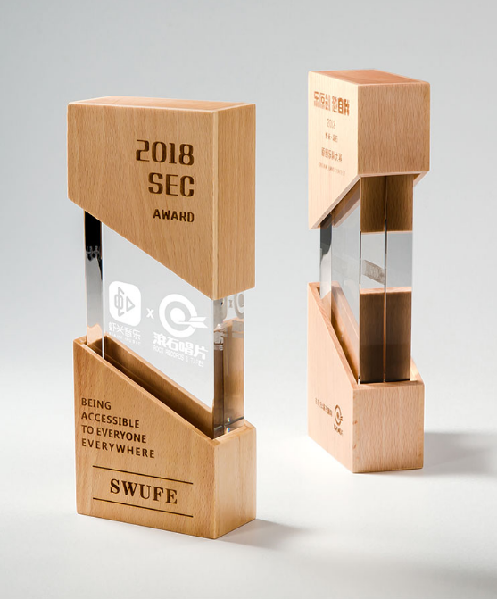Momentus Glass And Wood Trophy